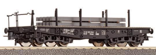 Heavy duty Flat car with load<br /><a href='images/pictures/Roco/66387.jpg' target='_blank'>Full size image</a>